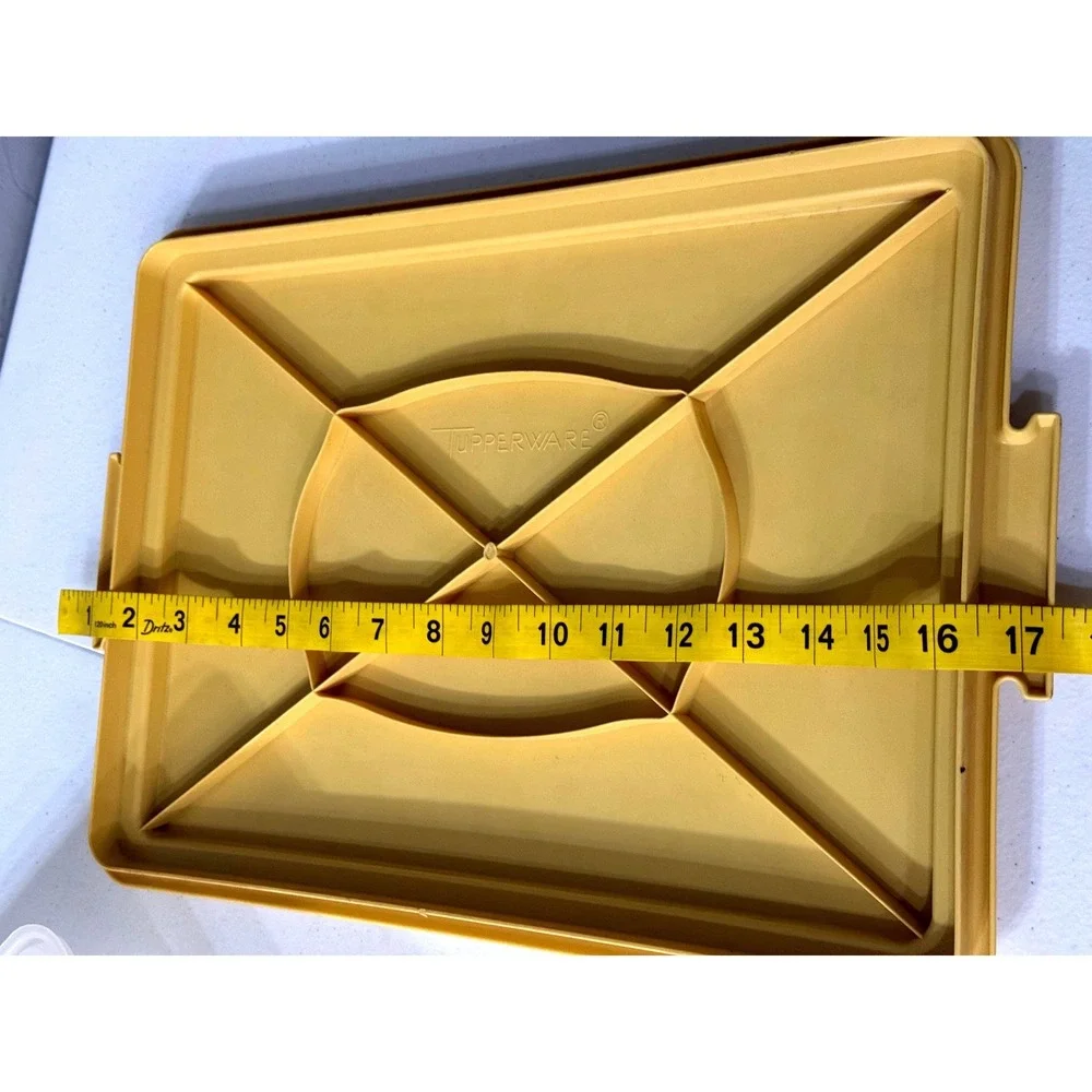 Vintage TUPPERWARE Rectangular Cake Taker 13 x 9 Harvest Gold Base 622
